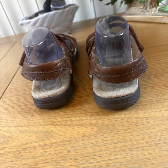 Earth Origins Size 10 by Earth Strappy Slip On Sandals Brown - Picture 5 of 7